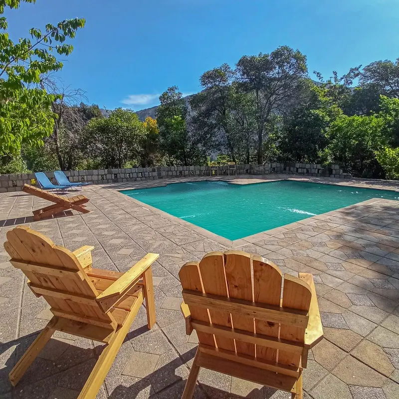 La terraza de la piscina