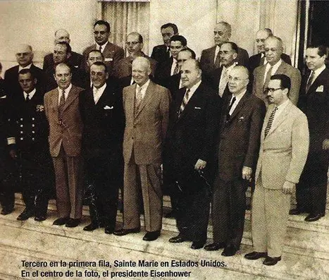 Sainte-Marie en Estados Unidos; al centro, el presidente Eisenhower